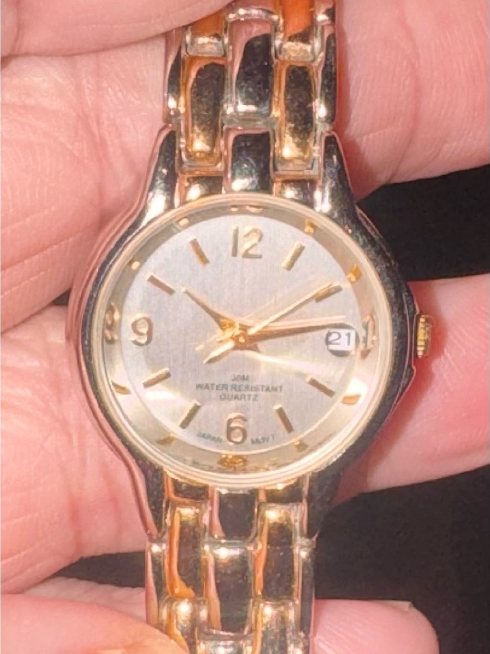 Dual-Tone Classic Round Face Quartz Watch